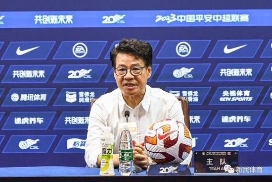 扒开老师湿漉漉的黑森林
